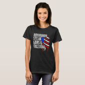 Bourbon Steak & Freedom USA Flag Funny Whiskey Lov Tシャツ (正面フル)