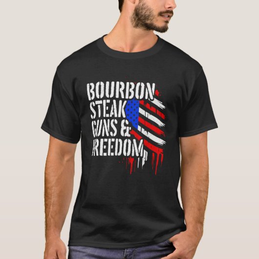 Bourbon Steak & Freedom USA Flag Funny Whiskey Lov Tシャツ (正面)