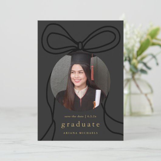 Bow写真モダン卒業パーティー日付を保存 案内状 (スタンド正面)