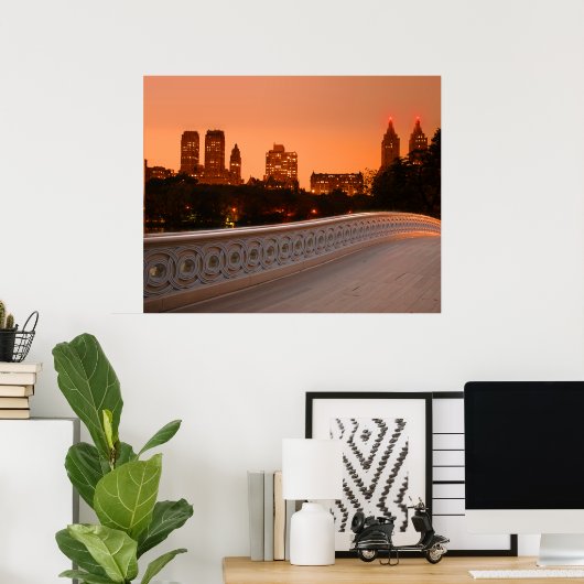 Bow Bridge at Twilight in Central Park, NYC ポスター (ホームオフィス)