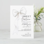 Bow Chic Black White Elegant Calligraphy Sweet 16 招待状 (スタンド正面)