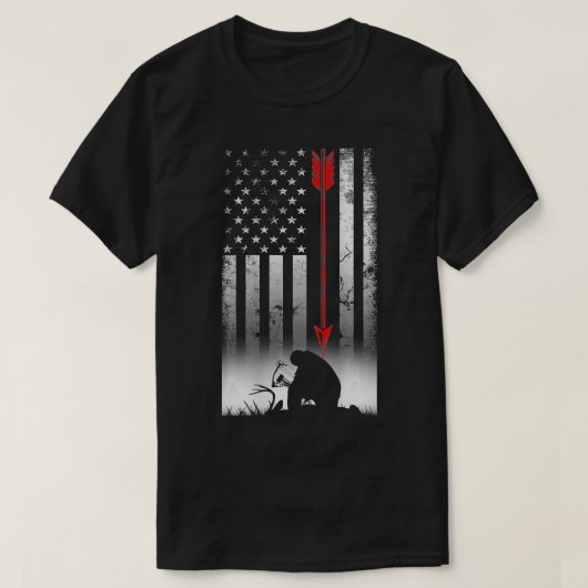 Bow deer hunting American flag gift for Bow huntin Tシャツ (デザイン正面)