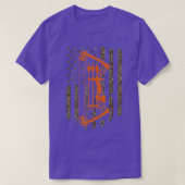 Bow Hunting American Flag Hunter Archery Tree Camo Tシャツ (デザイン正面)