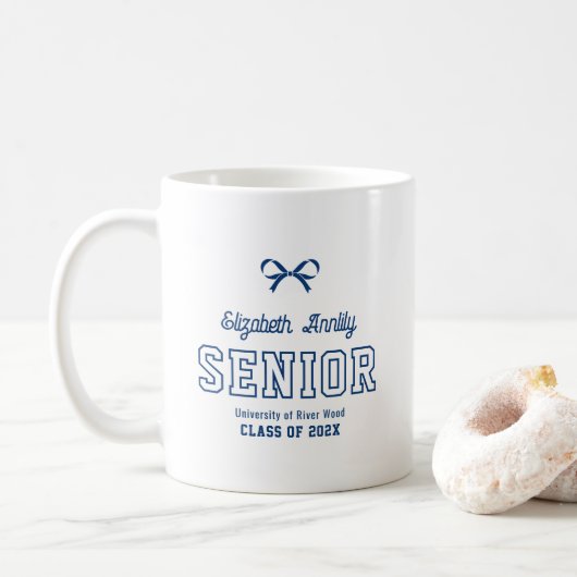 Bow Senior Custom Year Script Graduate College コーヒーマグカップ (ドーナツ)