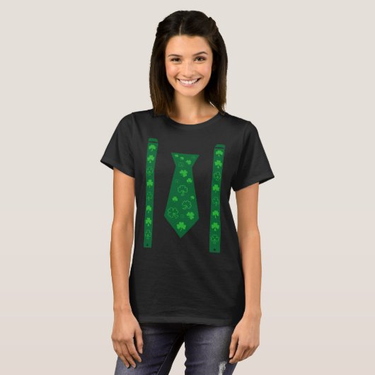 Bow Tie & Suspenders Cool Irish St Patricks Day Me Tシャツ (正面フル)