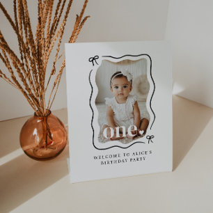 Bow Wavy 縁ど Photo 1st Birthday Welcome Sign 台座サイン