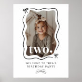 Bow Wavy 縁ど Photo 2nd Birthday Welcome Sign ポスター (正面)