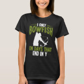 Bowfisher on days end in y Bowfishing Bowhunter Fi Tシャツ (正面)
