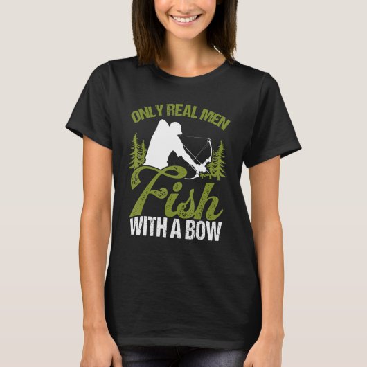 Bowfisher Only Real Men Fish with A Bow Hunter Fis Tシャツ (正面)