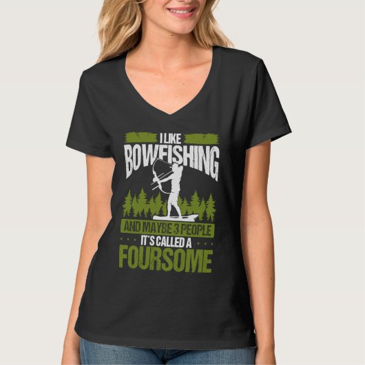 Bowfishing and maybe 3 people Bowfisher Bowhunter  Tシャツ (正面)