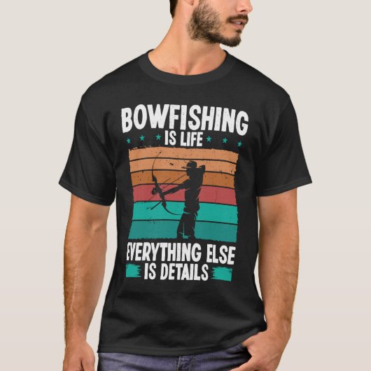 Bowfishing is life details Bowfisher Bowhunter Fis Tシャツ (正面)