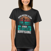 Bowfishing Who needs Sleep Airboat Fisherman Bowfi Tシャツ (正面)
