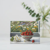 Bowl with Fresh Strawberries and Daisy Flowers  ポストカード (スタンド正面)