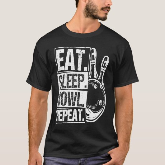 Bowling Ball Pin Bowler Strike Bowling Fanatic Bow Tシャツ (正面)