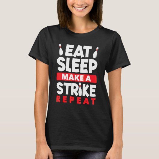 Bowling Eat Sleep Make A Strike Repeat Bolwer Bowl Tシャツ (正面)