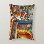 Boxer Sitting by Fireplace with Christmas Lights アクセントクッション (裏面(縦))