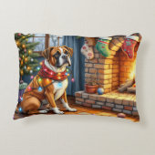 Boxer Sitting by Fireplace with Christmas Lights アクセントクッション (裏面)