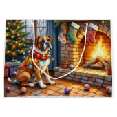 Boxer Sitting by Fireplace with Christmas Lights ラージペーパーバッグ (正面)