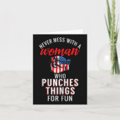 Boxing Never Mess With A Woman Who Punches Things  カード (正面)