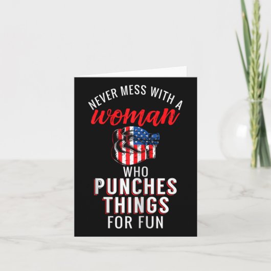 Boxing Never Mess With A Woman Who Punches Things  カード (正面)