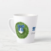 BoxwoodリースとBlue Bow Ceramic カフェラテマグ (左アングル)