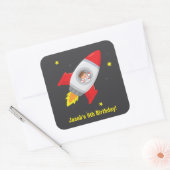 Boy in Rocket Ship宇宙誕生日パーティスティッカー スクエアシール (封筒)