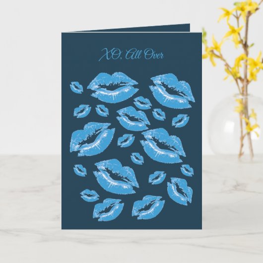 Boyish Blue Lip Print Flirtatious Fun カード (黄色い花)