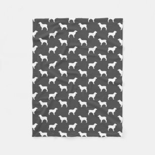 Boykinのスパニエル犬はパターンのシルエットを描きます フリースブランケット