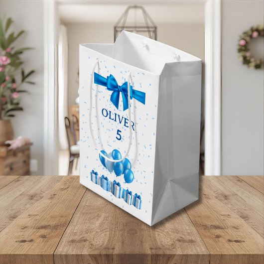 Boys Birthday Gift Bag - Present & Confetti Theme ミディアムペーパーバッグ