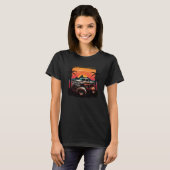 Boys Retro Monster Truck Retro Sunset Monster Truc Tシャツ (正面フル)