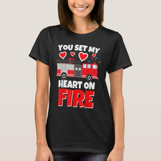 Boys Valentines Day Firetruck You Set My Heart On Tシャツ (正面)