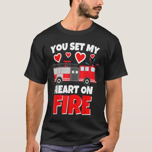 Boys Valentines Day Firetruck You Set My Heart On  Tシャツ (正面)