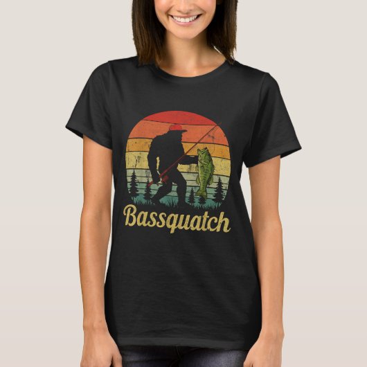 Bquatch B Fishing Humor Bigfoot Ufo Sasquatch  Tシャツ (正面)