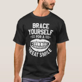 Brace Yourself For A Great Smile Orthodontist Tシャツ (正面)