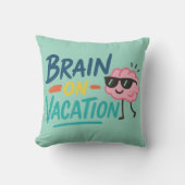 Brain on Vacation Throw Pillow | Funny Retro Chill クッション (正面)