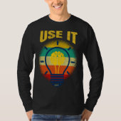 Brain  USE IT   Tech Science Gamer Student Nerd Tシャツ (正面)