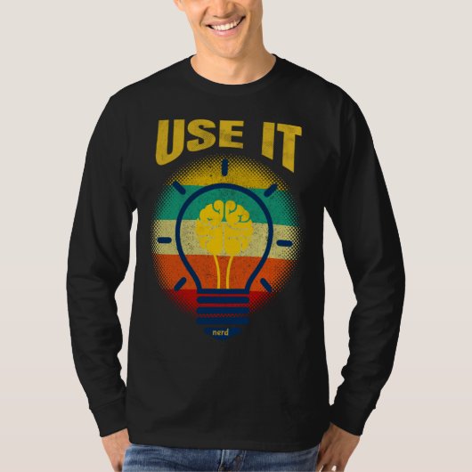 Brain  USE IT   Tech Science Gamer Student Nerd Tシャツ (正面)