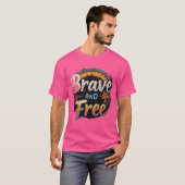 「Brave & Free - Empowering T-Shirts for theはっきりした」 Tシャツ (正面フル)