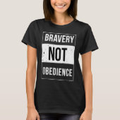 Bravery Not Obedience Advisory Tシャツ (正面)