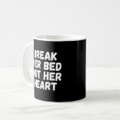 Break her bed not her heart コーヒーマグカップ (正面左)
