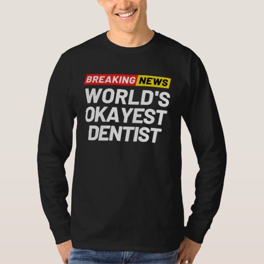 Breaking News World s Okayest Dentist Meaning Dent Tシャツ (正面)