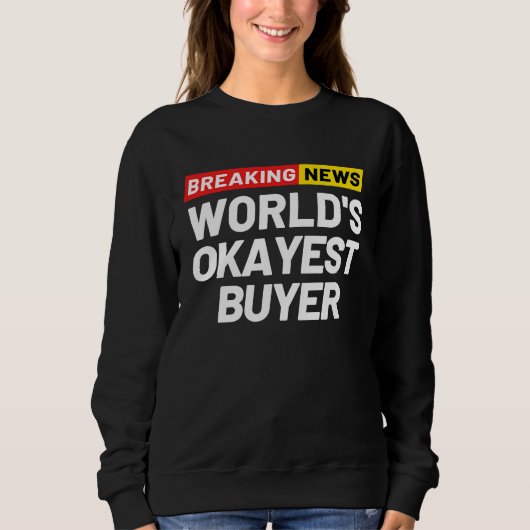 Breaking News World's Okayest Buyer Meaning Buyer スウェットシャツ (正面)