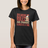 Breaking Rules One Banned Book At A Time Banned Bo Tシャツ (正面)