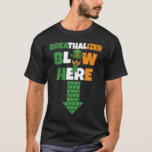 Breathalizer Blow Here St Patricks Day Pineapple S Tシャツ (正面)