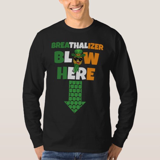 Breathalizer Blow Here St Patricks Day Pineapple S Tシャツ (正面)