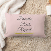 Breathe Rest Repeat Elegant Blush Pink Minimalist ランバークッション (ブランケット)
