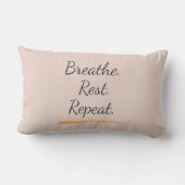 Breathe Rest Repeat Elegant Blush Pink Typography ランバークッション (裏面)
