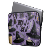 Brew Crew Graphic with Witch Hats, Coffee Mugs ラップトップスリーブ (正面左)