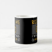 Brew Me I'm Tying the Knot  Groom Bachelor Bash コーヒーマグカップ (中央)