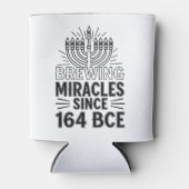 Brewing Miracles Since 164 BCE Hanukkah Jewish  缶クーラー (正面)